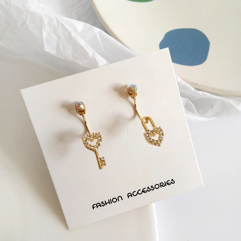 Original asymmetric two wear a stud earrings interesting key lock crystal earrings earrings temperament unique aesthetic fashion
Original asymmetric two wear a stud earrings interesting key lock crystal earrings earrings temperament unique aesthetic fashion