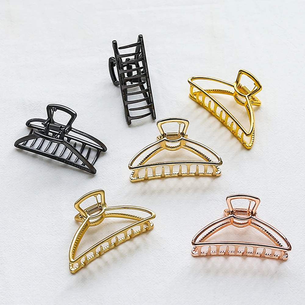 1Pcs Simple Geometric Hollow Out Hair Claw Clamps Retro Plating Metal Hair Crab For Female Headwear Large Hair Styling Clips
1Pcs Simple Geometric Hollow Out Hair Claw Clamps Retro Plating Metal Hair Crab For Female Headwear Large Hair Styling Clips