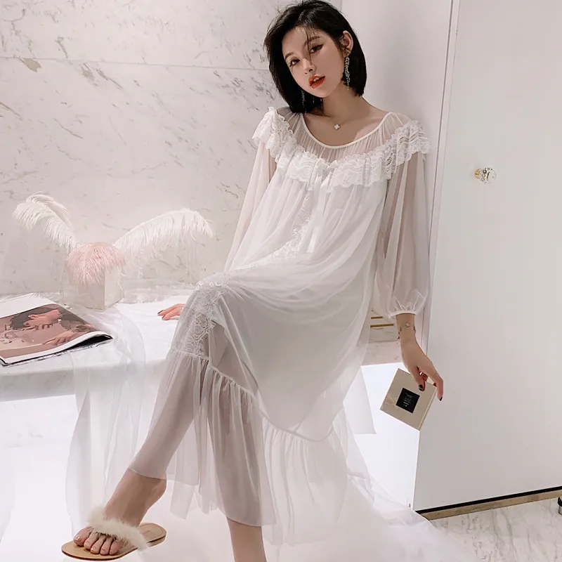 Net yarn Nightdress Fairy Lace Nightwear Princess Palace Style Women Nightgown Loose Home Wear Bridal Robe Formal Gowns Pijamas
Net yarn Nightdress Fairy Lace Nightwear Princess Palace Style Women Nightgown Loose Home Wear Bridal Robe Formal Gowns Pijamas