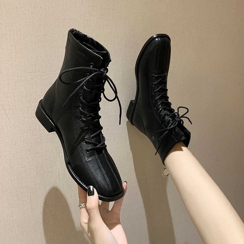 Женские мотоциклетные ботинки на платформе, Черные ботильоны из искусственной кожи на шнуровке с круглым носком, большие размеры, Осень-зима
Женские мотоциклетные ботинки на платформе, Черные ботильоны из искусственной кожи на шнуровке с круглым носком, большие размеры, Осень-зима