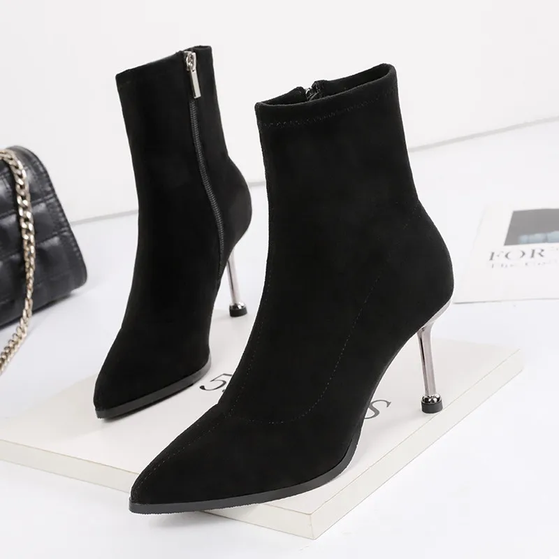 Women's boots fashion pointed high-heeled Martin boots women's sexy slim temperament side zipper Martin boots
Women's boots fashion pointed high-heeled Martin boots women's sexy slim temperament side zipper Martin boots