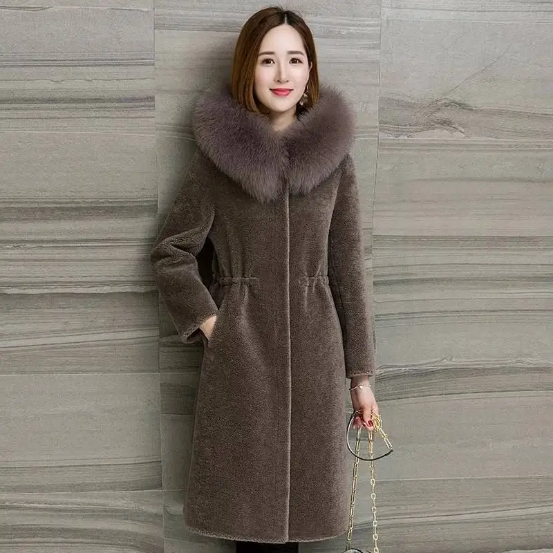 Women Winter Soft Real Fox Fur Collar Hooded Natural Sheep Shearing Coat Female Genuine Wool Overcoat Real Fur Jacket K377
Women Winter Soft Real Fox Fur Collar Hooded Natural Sheep Shearing Coat Female Genuine Wool Overcoat Real Fur Jacket K377