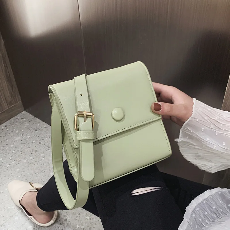 2020 new women's bag PU leather solid color fashion flip shoulder bag mini messenger bag female wild shoulder small square bag
2020 new women's bag PU leather solid color fashion flip shoulder bag mini messenger bag female wild shoulder small square bag