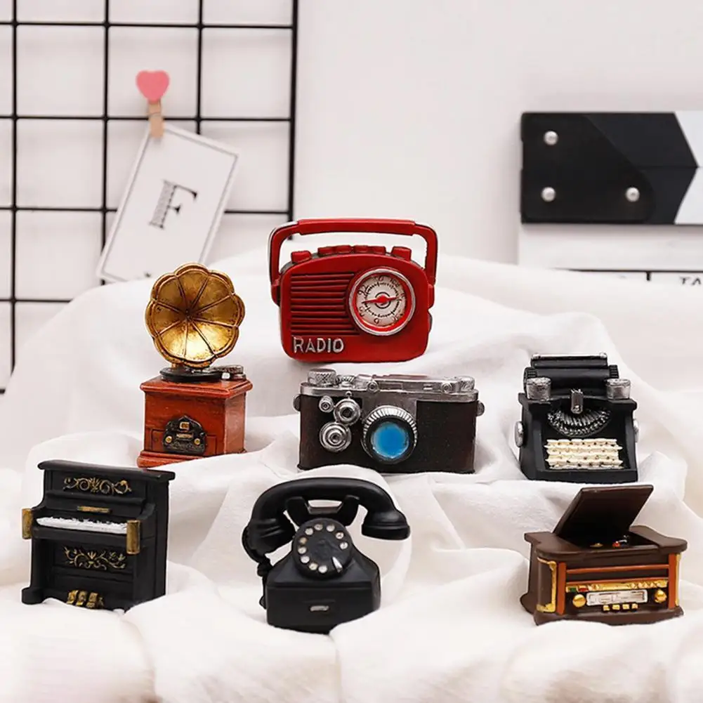 

Table Top Ornaments Miniature Decorative sculpture Retro Mini Figurines Display Mold Resin Phone Camera Typewriter Home Ornament