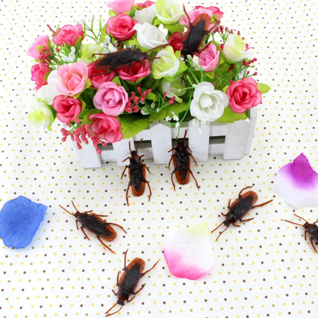 5Pcs April Fools Day Halloween Toys Sham Toy Lifelike Simulation Rubber Cockroach Gags & Practical Jokes Prop Decorations
5Pcs April Fools Day Halloween Toys Sham Toy Lifelike Simulation Rubber Cockroach Gags & Practical Jokes Prop Decorations