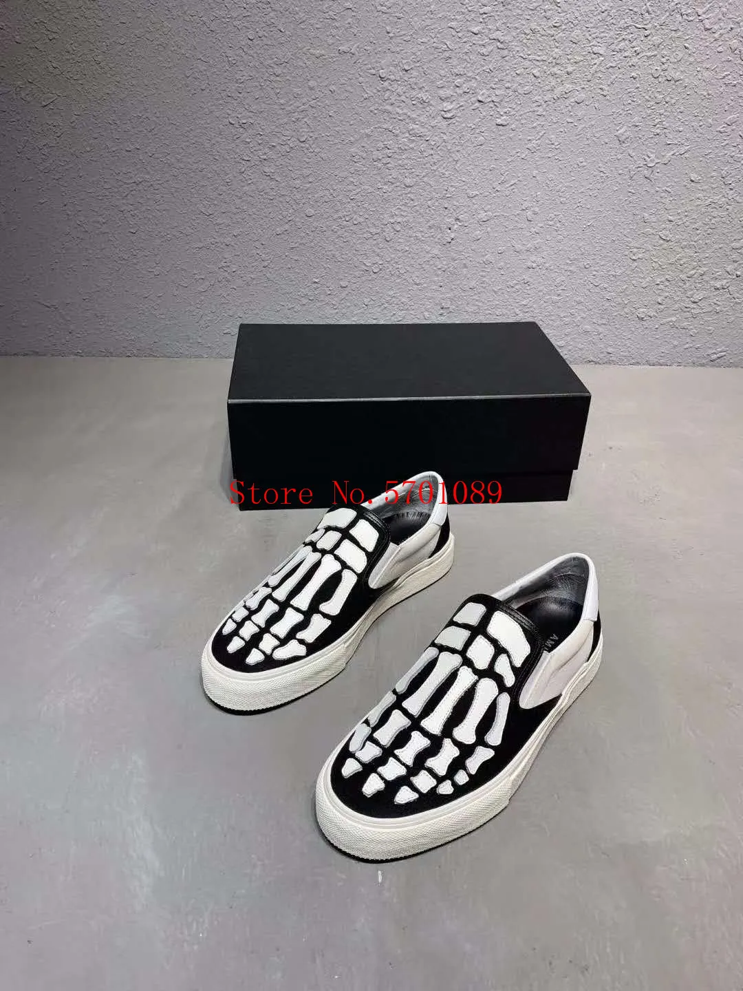 Classic Slip On Silhouette Leather Skeleton Applique Canvas Construction Hand-cut Sewn Leather Bone Applique Skel Toe Shoes
Classic Slip On Silhouette Leather Skeleton Applique Canvas Construction Hand-cut Sewn Leather Bone Applique Skel Toe Shoes