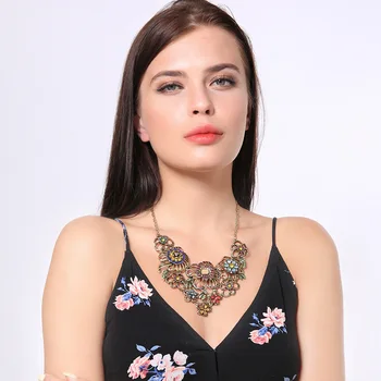2020 European and American Fashion Retro Exaggerated Environmental Protection Alloy Crystal Hollow Flower Shape Color Necklace
2020 European and American Fashion Retro Exaggerated Environmental Protection Alloy Crystal Hollow Flower Shape Color Necklace