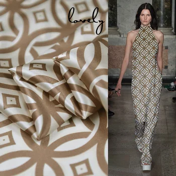 Brand Print Customized 138cm Wide 13Momme 100%silk Charmeuse Fabric for Dress Diy Sewing Free Shipping Summer New No Transparent
Brand Print Customized 138cm Wide 13Momme 100%silk Charmeuse Fabric for Dress Diy Sewing Free Shipping Summer New No Transparent