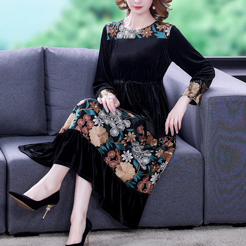 Large Size Vintage Embroidery Gold Velvet Dress New Fashion Temperament Women's Loose Long Elegant Korean Full Sleeve Robes
Large Size Vintage Embroidery Gold Velvet Dress New Fashion Temperament Women's Loose Long Elegant Korean Full Sleeve Robes