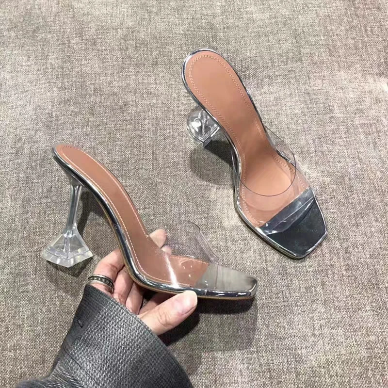 In summer of 2020, the new crystal slippers with open toes are women's transparent PVC thin heel square sandals platform sandals
In summer of 2020, the new crystal slippers with open toes are women's transparent PVC thin heel square sandals platform sandals