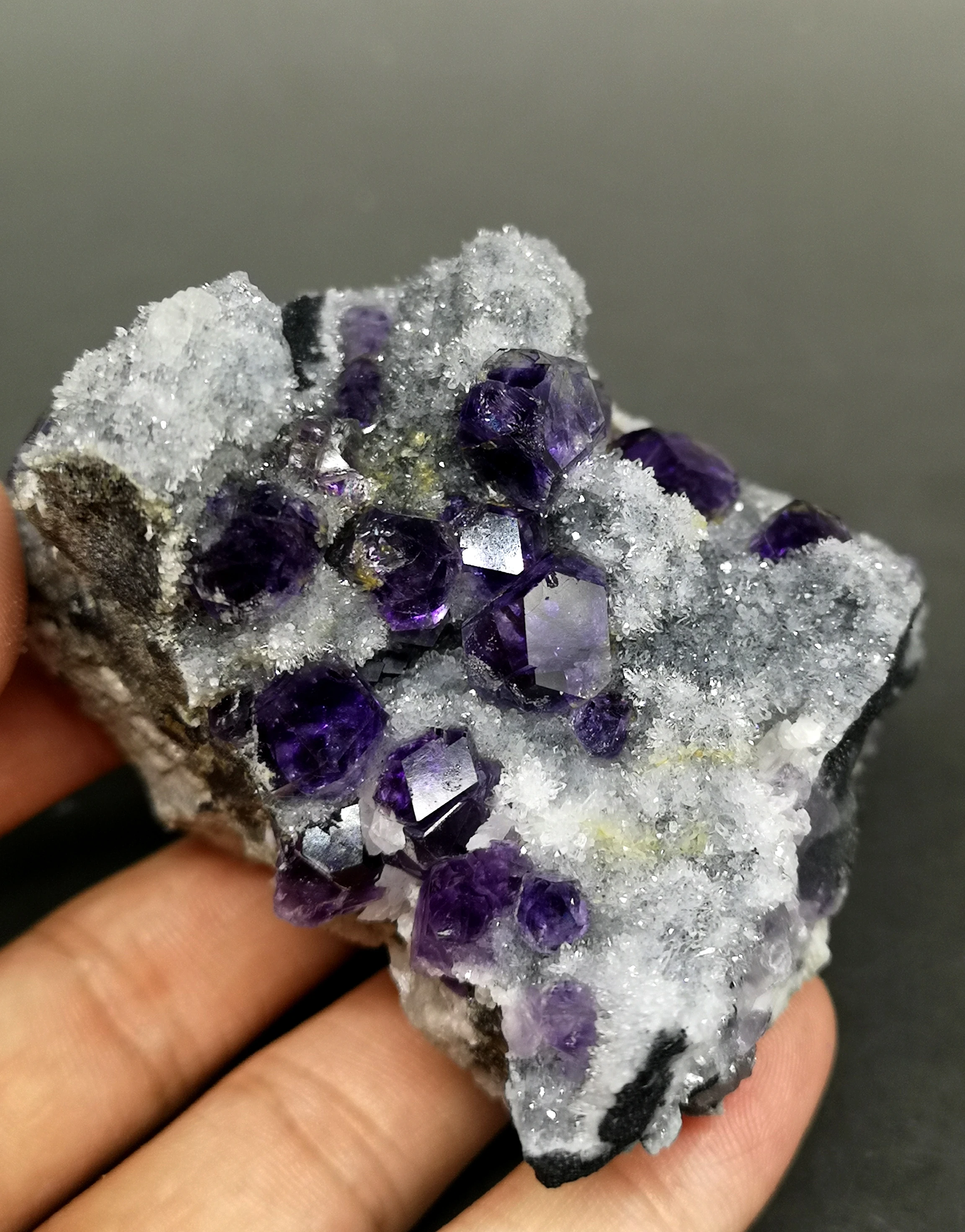 New varieties! 231g Natural Polyhedral purple fluorite cluster mineral crystal specimens Stones and crystals Healing crystal
New varieties! 231g Natural Polyhedral purple fluorite cluster mineral crystal specimens Stones and crystals Healing crystal