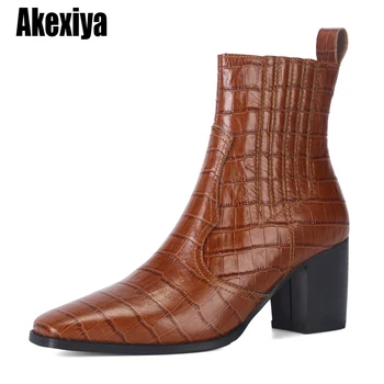 Western cowboy ankle boots Women Shoes Real Leather High Heel Short Boots Square Toe Thick Heels Ankle Boots Autumn Winter p482
Western cowboy ankle boots Women Shoes Real Leather High Heel Short Boots Square Toe Thick Heels Ankle Boots Autumn Winter p482