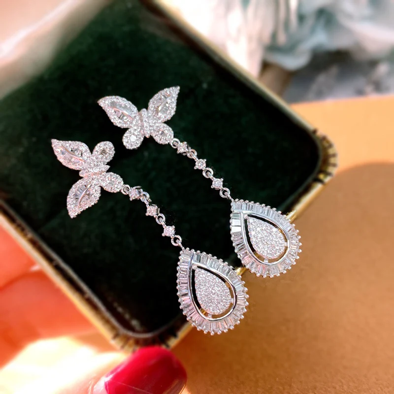 100%18K White Gold 1CT Natural Diamond Earrings Fashion Pear Shape Earrings Handmade Inlaid Exquisite Workmanship Very Shiny
100%18K White Gold 1CT Natural Diamond Earrings Fashion Pear Shape Earrings Handmade Inlaid Exquisite Workmanship Very Shiny
