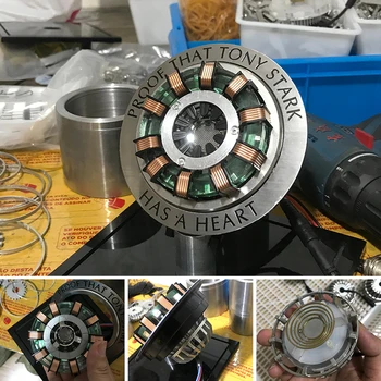 Avengers Iron Man Film and television props with remote control, transparent display box
Avengers Iron Man Film and television props with remote control, transparent display box