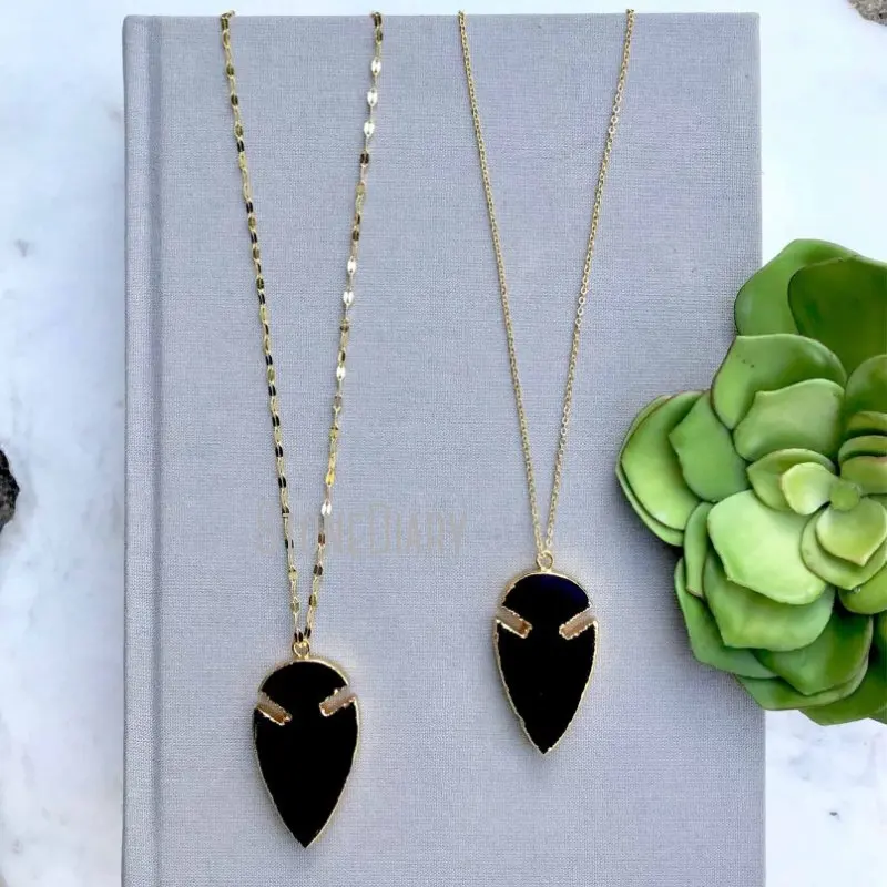 Овальная цепочка NM36617 с черным наконечником из оникса, агата, позолоченная, подвеска «Стрела», кулон в виде головы, богемное ожерелье из черной искусственной кожи
Овальная цепочка NM36617 с черным наконечником из оникса, агата, позолоченная, подвеска «Стрела», кулон в виде головы, богемное ожерелье из черной искусственной кожи