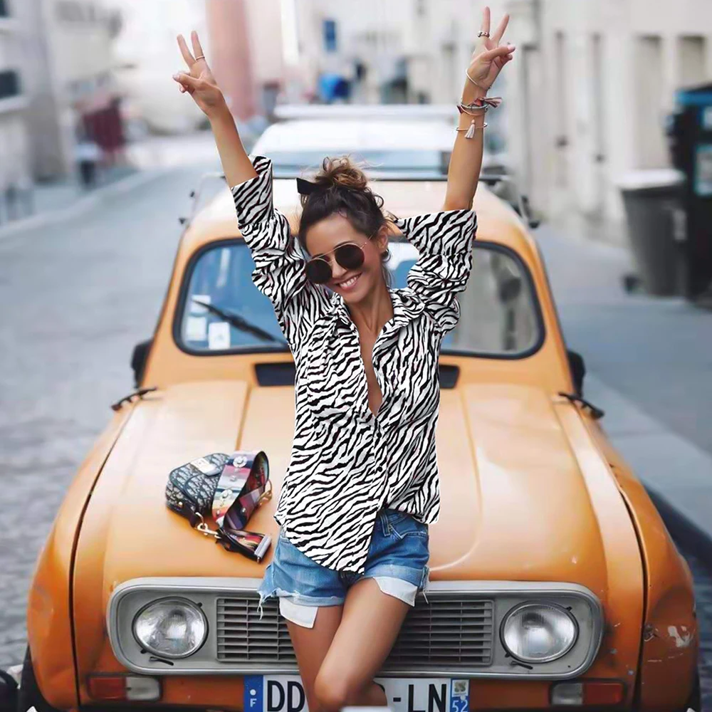 Fashion Elegant Zebra Striped Single-Row Button Blouse Casual Autumn Clothing Basic Top Tee Women Long Sleeve Shirt Pullover D35
Fashion Elegant Zebra Striped Single-Row Button Blouse Casual Autumn Clothing Basic Top Tee Women Long Sleeve Shirt Pullover D35