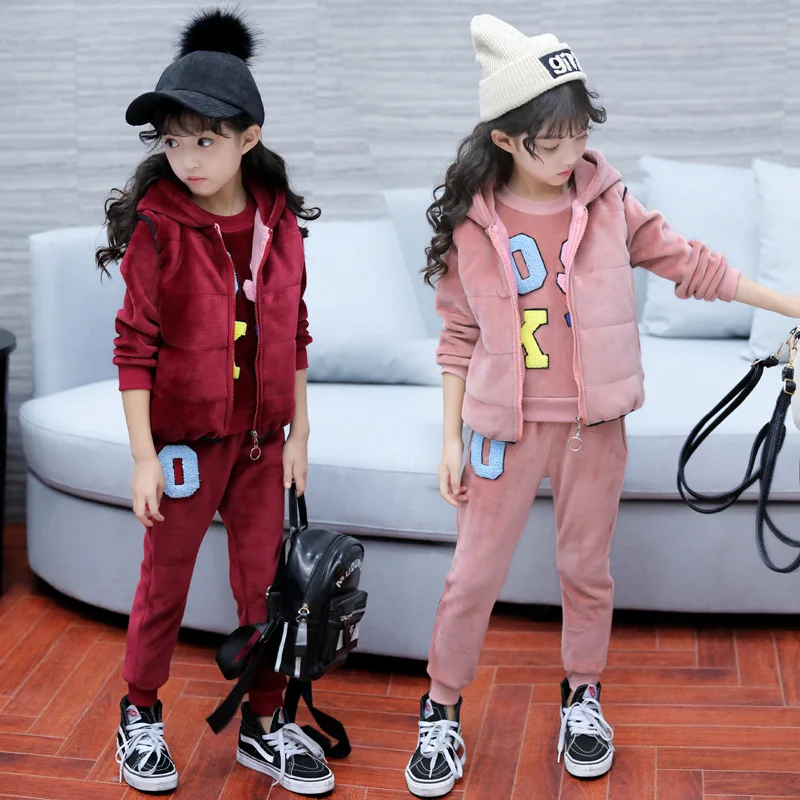 Childrenswear Girls Fashion Color Lettered Embroidered Gold Velvet Waistcoat Hoodie Three-piece Set Children Sweet Fall And Wint
Childrenswear Girls Fashion Color Lettered Embroidered Gold Velvet Waistcoat Hoodie Three-piece Set Children Sweet Fall And Wint