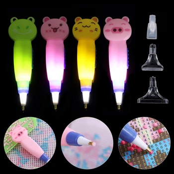 1Pc LED Drill Pens with Light Luminous 5D DIY Diamond Painting Cross Stitch Pen Single Head Point Drill Pen Mosaic Home Decor
1Pc LED Drill Pens with Light Luminous 5D DIY Diamond Painting Cross Stitch Pen Single Head Point Drill Pen Mosaic Home Decor
