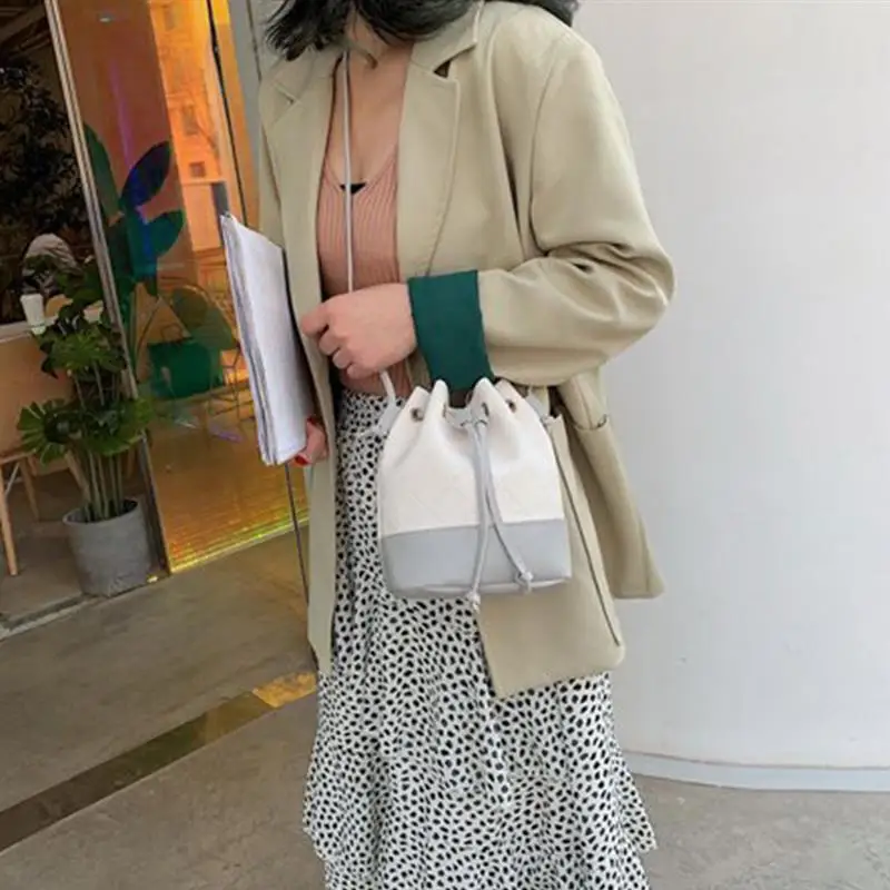 2019 Fashion Women Bucket Bag Vintage Messenger Bag High Quality Drawstring Retro Shoulder Bag Simple Crossbody Bag Tote
2019 Fashion Women Bucket Bag Vintage Messenger Bag High Quality Drawstring Retro Shoulder Bag Simple Crossbody Bag Tote