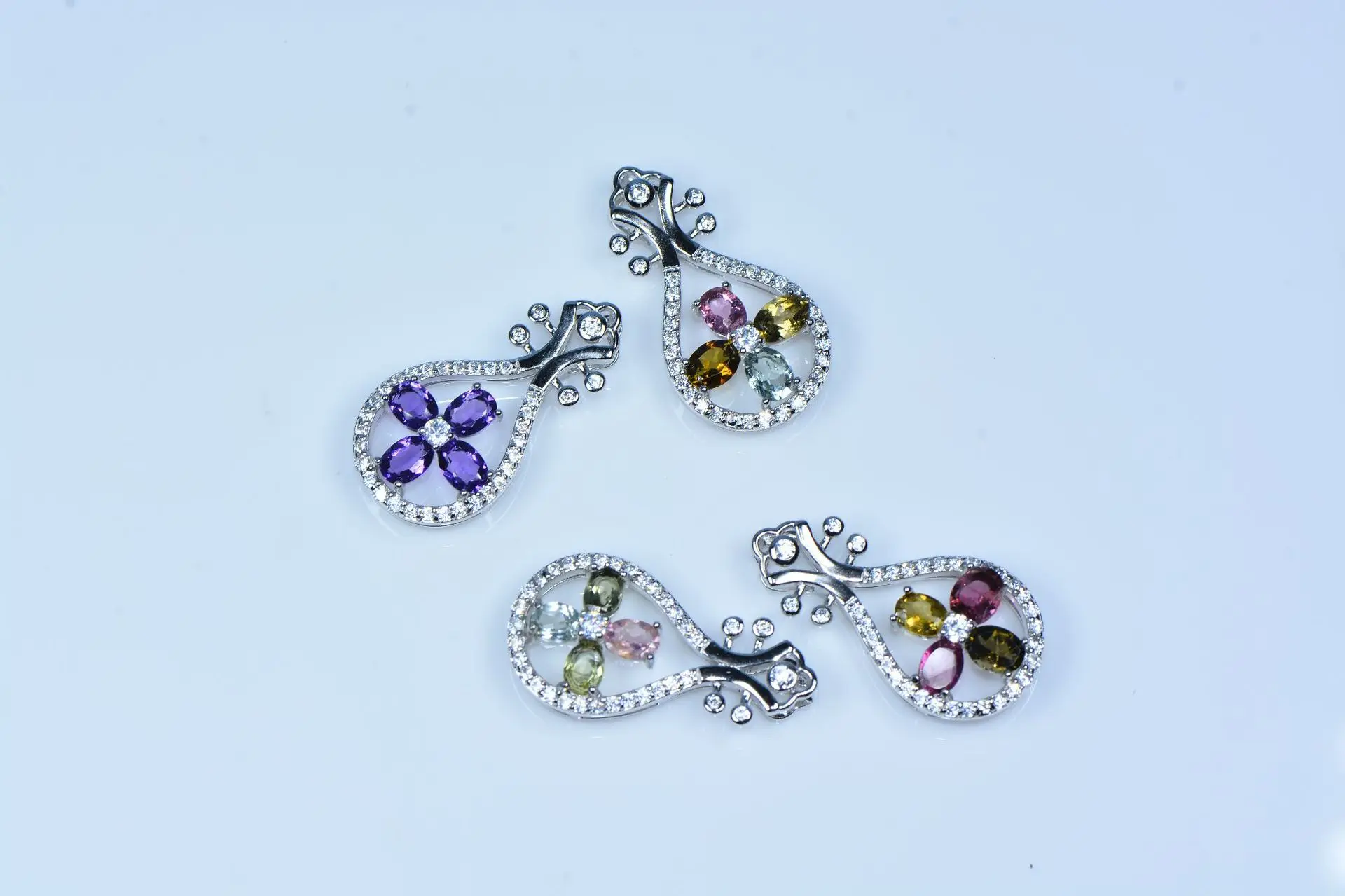 Amethyst, Tourmaline, Emerald Multi-Gemstone Inlaid Fashion And Personality Women's Pipa Pendant Hot Sales
Amethyst, Tourmaline, Emerald Multi-Gemstone Inlaid Fashion And Personality Women's Pipa Pendant Hot Sales