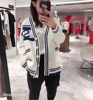 2020 Summer College Wind Blue White Texture V Collar Long Sleeve Knitting Cardigan Coat Female 21010
2020 Summer College Wind Blue White Texture V Collar Long Sleeve Knitting Cardigan Coat Female 21010