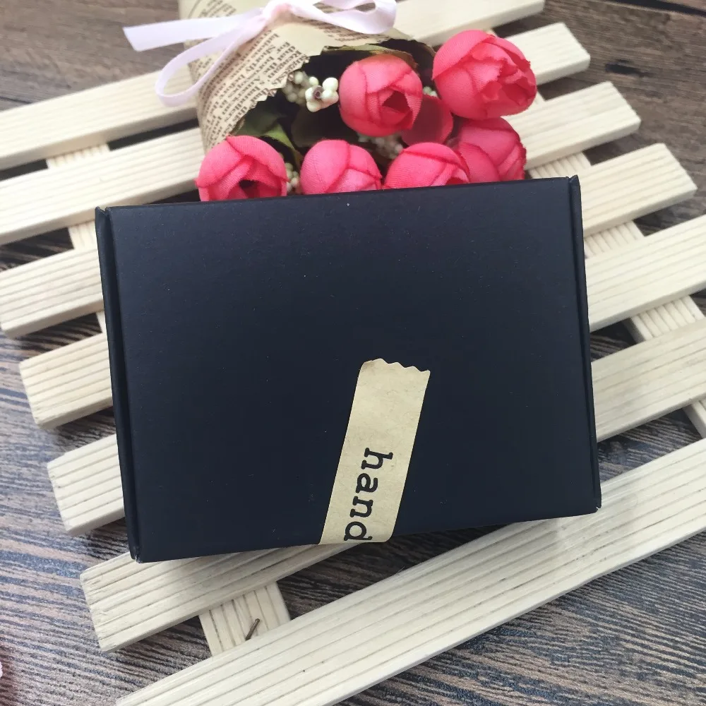50PCS 8x6x2.2CM Black Paper Packaging Boxes 200PCS "Hand made " Sricker Labels For Gift Box Soap Candy Boxes Packaging Z256
50PCS 8x6x2.2CM Black Paper Packaging Boxes 200PCS "Hand made " Sricker Labels For Gift Box Soap Candy Boxes Packaging Z256