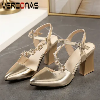 VERCONAS 2020 Sweet Woman Sandals Woman Pumps Classic Design Flower Decoration Pearl Pointed Toe Square High Heeled Shoes Woman
VERCONAS 2020 Sweet Woman Sandals Woman Pumps Classic Design Flower Decoration Pearl Pointed Toe Square High Heeled Shoes Woman