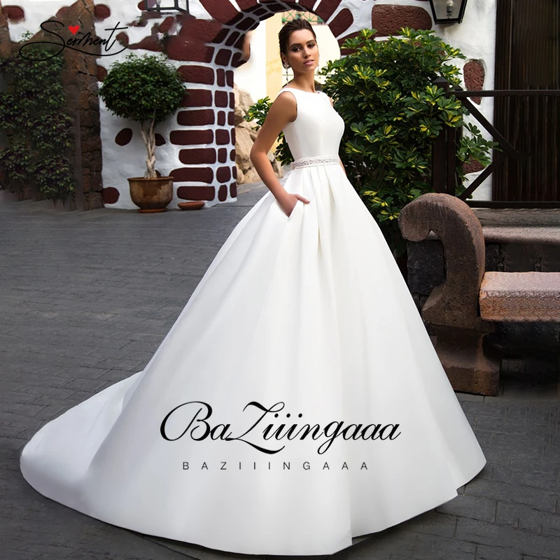 BAZIIINGAAA Sleeveless Round Neck Simple Satin Wedding Dress Wide Shoulder Strap Fashion Bride Support Tailor-made
BAZIIINGAAA Sleeveless Round Neck Simple Satin Wedding Dress Wide Shoulder Strap Fashion Bride Support Tailor-made