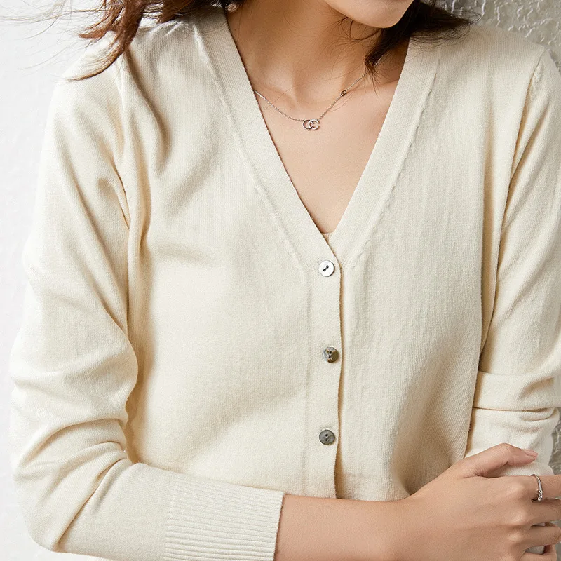 Korean Style v-neck Short Knitted Sweaters Women Thin Cardigan Fashion Front Button Up Knitting Cardigan Crop Top Short Sweaters
Korean Style v-neck Short Knitted Sweaters Women Thin Cardigan Fashion Front Button Up Knitting Cardigan Crop Top Short Sweaters