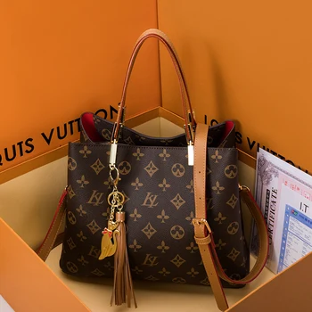 Genuine Leather Bags 2020 New Messenger Shoulder Bag Large Capacity Casual Totes Bucket Bag Women Purse and Handbags Sac A Main
Genuine Leather Bags 2020 New Messenger Shoulder Bag Large Capacity Casual Totes Bucket Bag Women Purse and Handbags Sac A Main