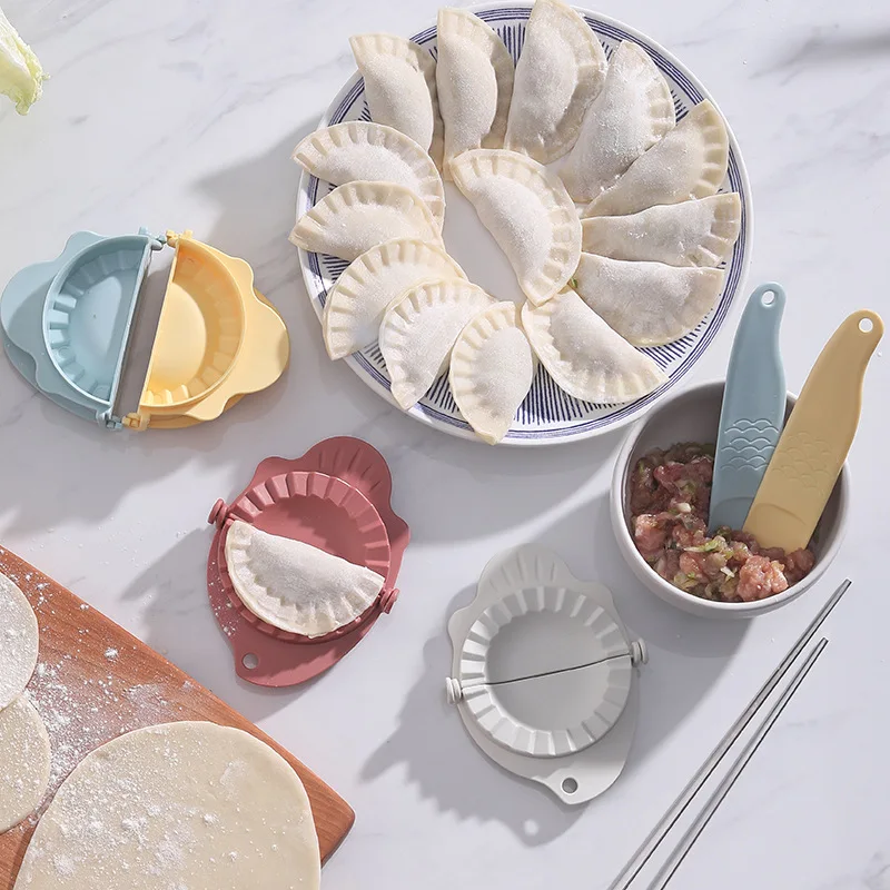 A set of crescent-shaped dumplings, a set of household manual dumpling wrappers, and kitchenware for traditional Chinese cuisine
A set of crescent-shaped dumplings, a set of household manual dumpling wrappers, and kitchenware for traditional Chinese cuisine