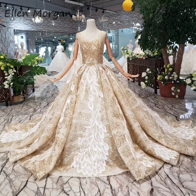 Saudi Arabian Gold Lace Wedding Dresses Backless 2019 Luxury Beads V Neck Sleeveless Sequins Formal Bridal Ball Gowns For Women
Saudi Arabian Gold Lace Wedding Dresses Backless 2019 Luxury Beads V Neck Sleeveless Sequins Formal Bridal Ball Gowns For Women