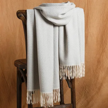 2019 winter new herringbone pattern thick cashmere female scarf white color
2019 winter new herringbone pattern thick cashmere female scarf white color