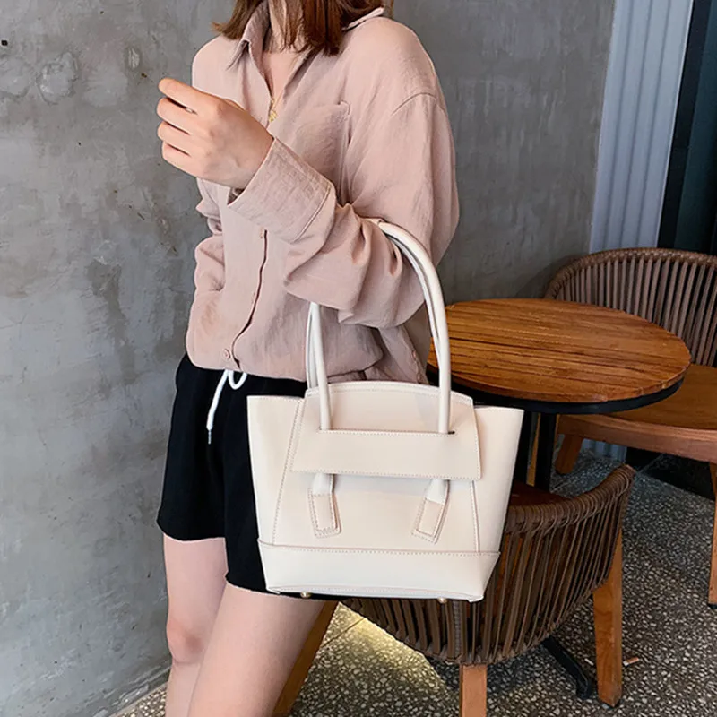 Advanced Sense Bag Style Simple Temperament Handbag 2019 New Korean Version Of The Wild Shoulder Slung Fashion Handbag
Advanced Sense Bag Style Simple Temperament Handbag 2019 New Korean Version Of The Wild Shoulder Slung Fashion Handbag