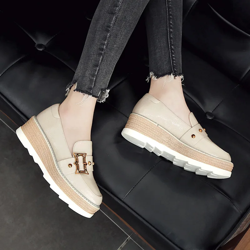 Platform Shoes 2019 Women's Spring Ozhouzhan Square Buckle Rivet Patent Leather Thick Bottomed Slanted Heel round Head Single Sh
Platform Shoes 2019 Women's Spring Ozhouzhan Square Buckle Rivet Patent Leather Thick Bottomed Slanted Heel round Head Single Sh