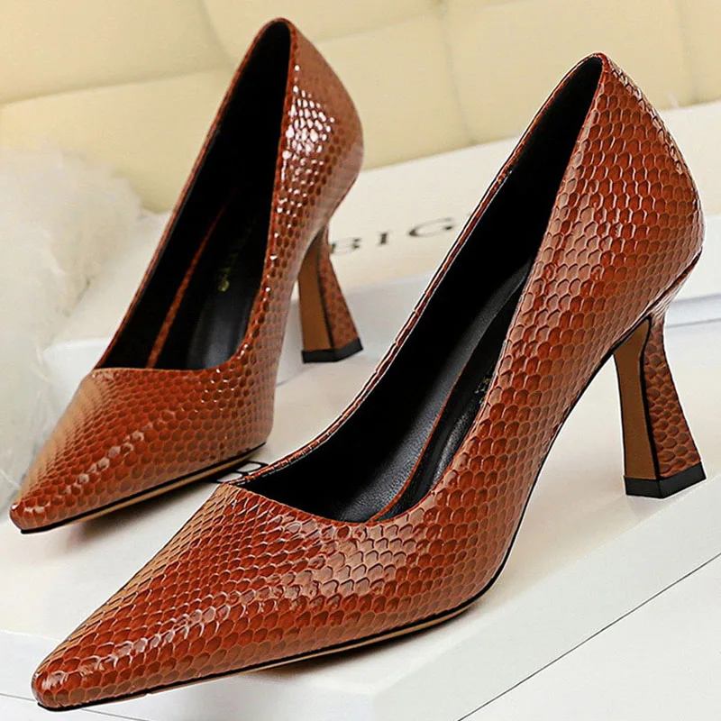 Women Shoes High Heels 2020 Hot Classic Pumps Ladies Shoes Party Wedding Shoes Woman Kitten Heels Free Shipping Plus Size 43
Women Shoes High Heels 2020 Hot Classic Pumps Ladies Shoes Party Wedding Shoes Woman Kitten Heels Free Shipping Plus Size 43
