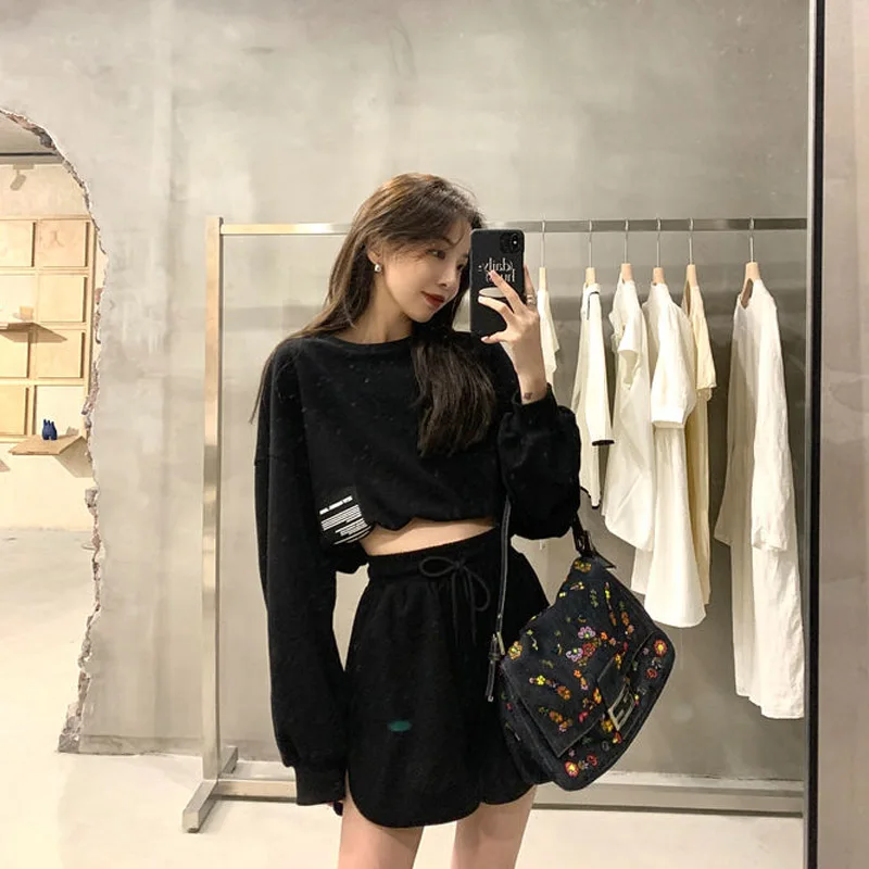 Women Fashion Short Sweater +Shorts Sets Korean Version Two Piece Set 2020 Woman Large Size 2 PCS Costumes Outfit Sports Suit
Women Fashion Short Sweater +Shorts Sets Korean Version Two Piece Set 2020 Woman Large Size 2 PCS Costumes Outfit Sports Suit