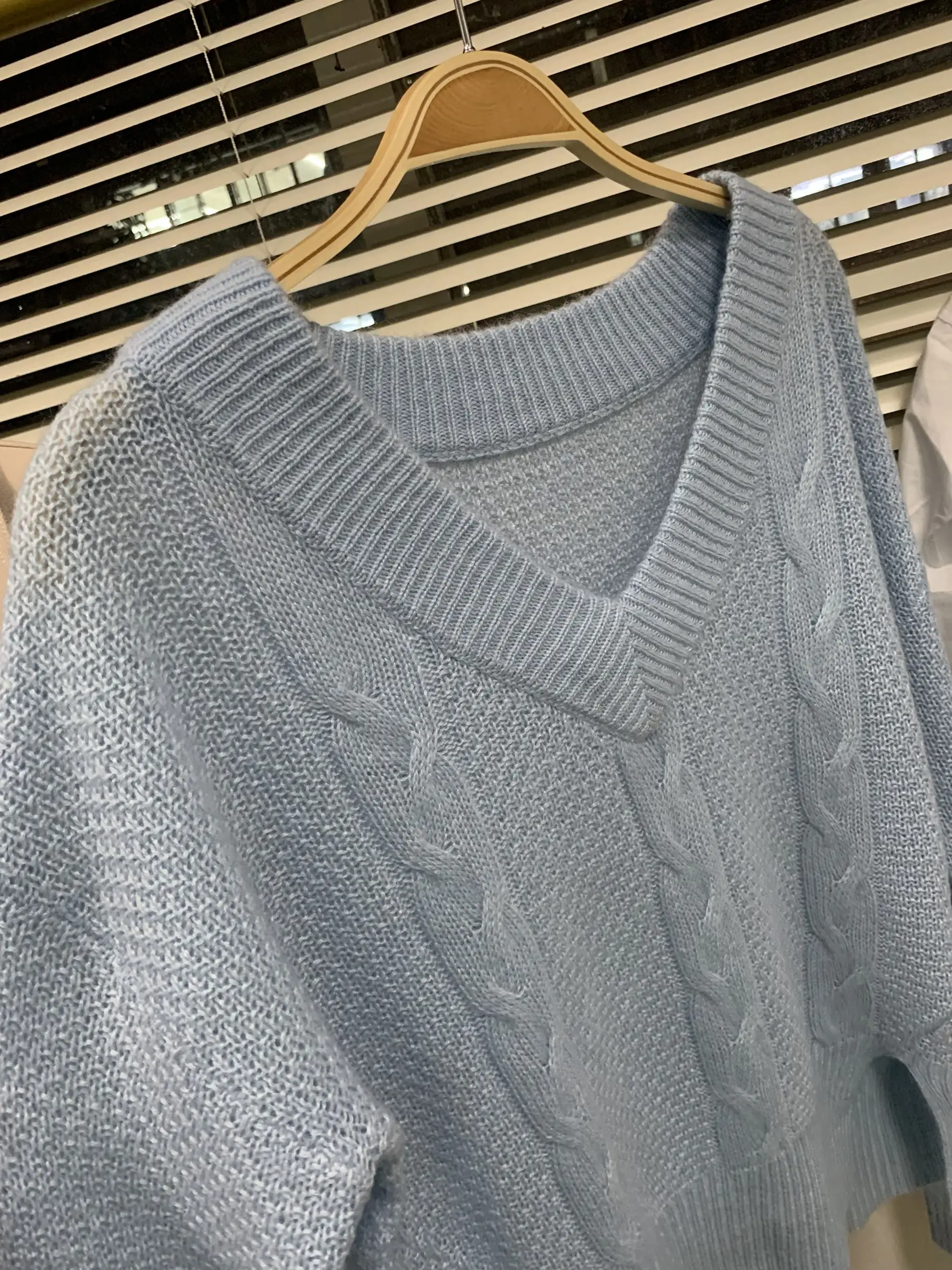 Фото Датский светло голубой цвет свитер| - купить