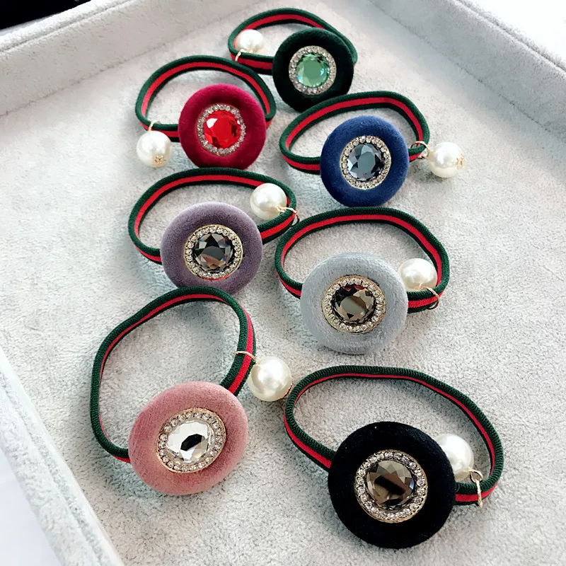 Pearl Scrunchie Simple Round Rhinestone Rubber Band Autumn And Winter Solid Color Velvet Hair Assessoires For Women
Pearl Scrunchie Simple Round Rhinestone Rubber Band Autumn And Winter Solid Color Velvet Hair Assessoires For Women