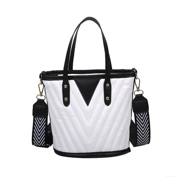 2020 spring new women's bag portable bucket Korean style wild shoulder strap messenger bag Diamond lattice luxury High capacity
2020 spring new women's bag portable bucket Korean style wild shoulder strap messenger bag Diamond lattice luxury High capacity