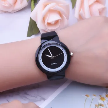 Luxury Women's Quartz Watch Fashion Silicone Band Analog Quartz Round Wrist Watch Scale Small Dial Ladies Watch damski zegarek
Luxury Women's Quartz Watch Fashion Silicone Band Analog Quartz Round Wrist Watch Scale Small Dial Ladies Watch damski zegarek