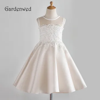 High Quality Satin Flower Girl Dresses 2019 Champagne A line First Communion Beaded White Appliques Illusion Buttons Baby Gowns
High Quality Satin Flower Girl Dresses 2019 Champagne A line First Communion Beaded White Appliques Illusion Buttons Baby Gowns