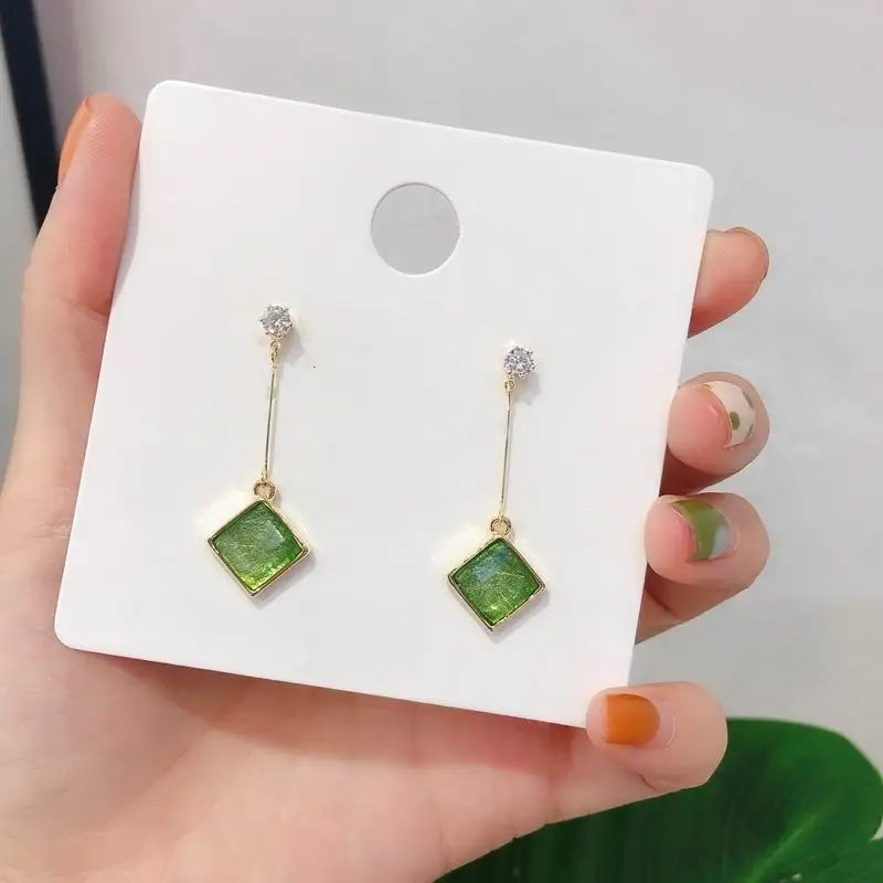 Simple Green Square Long Earrings 2019 New Handmade Earings Trendy Jewelry All Match 
Simple Green Square Long Earrings 2019 New Handmade Earings Trendy Jewelry All Match