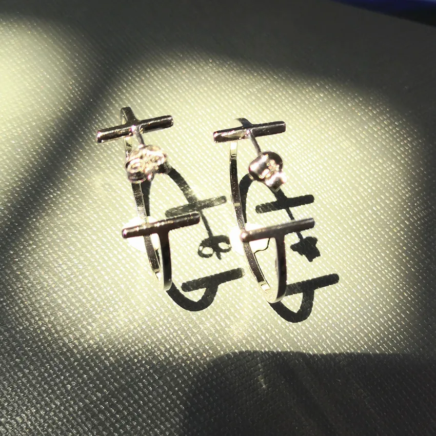 S925 pure silver ms classic earrings silver, rose gold, gold, America and Europe pop woman holiday gifts
S925 pure silver ms classic earrings silver, rose gold, gold, America and Europe pop woman holiday gifts