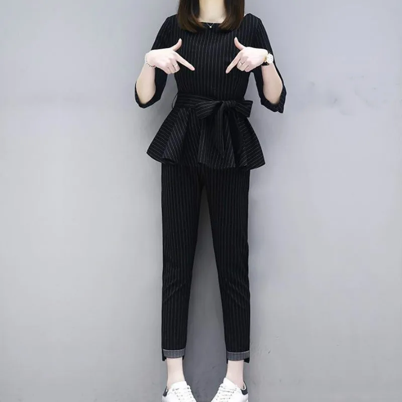 Fashion and Leisure New Large Size Women's Suit Two Sets of Loose Stripes Two Sets
Fashion and Leisure New Large Size Women's Suit Two Sets of Loose Stripes Two Sets