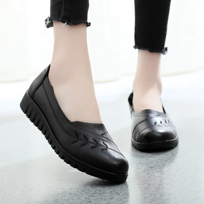 

Pop Spring/Autumn Genuine Leather Women Flat Shoes Comfortable Oxfords Slip On Ladies Cow Leather Shoe Large Size 35-41