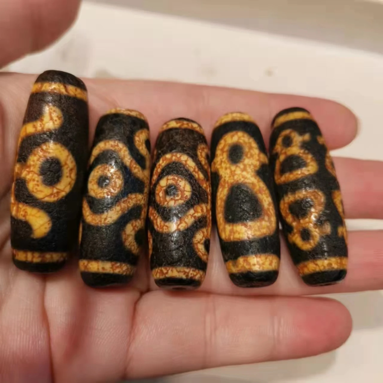 1pcs/lot Natural Star Lightning Black Bottom Yellow Line Old Agate Dzi Beads Noble God of Wealth precious jewelry folk-custom
1pcs/lot Natural Star Lightning Black Bottom Yellow Line Old Agate Dzi Beads Noble God of Wealth precious jewelry folk-custom