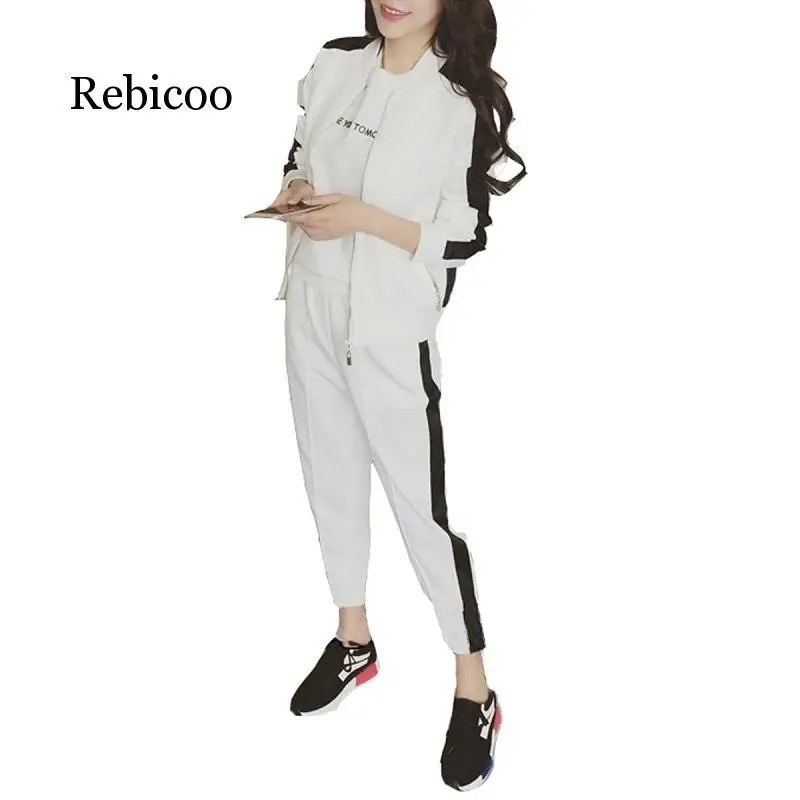 2019 female autumn new Korean version of the loose hooded student leisure sports two-piece suit 
2019 female autumn new Korean version of the loose hooded student leisure sports two-piece suit