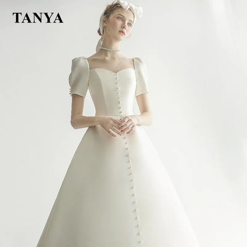 Ball Gown Wedding Dress 2022 Sweetheart Modest Satin Short Sleeves Buttons Elegant Bridal Gown With Train Vestidos SWD098
Ball Gown Wedding Dress 2022 Sweetheart Modest Satin Short Sleeves Buttons Elegant Bridal Gown With Train Vestidos SWD098