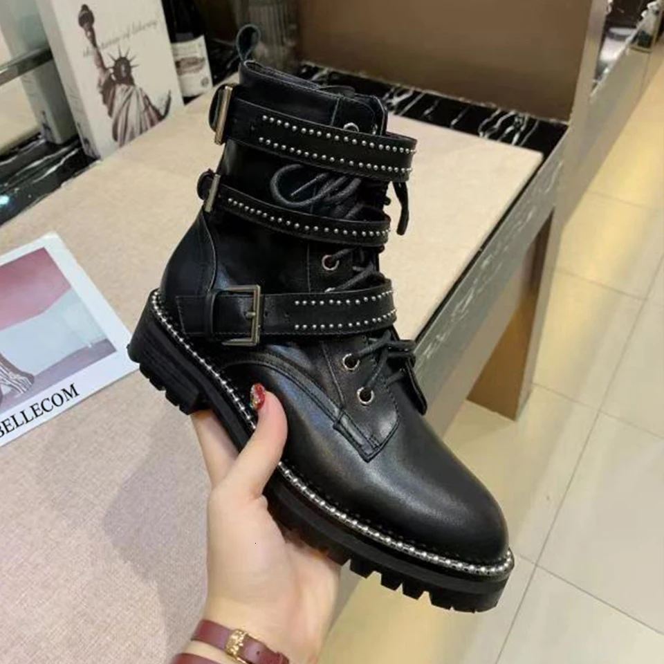 BELLECOM 2019 Autumn and Winter New Rivet Leather Tie Locomotive Boots British Wind Martin Boots and Girls Boots
BELLECOM 2019 Autumn and Winter New Rivet Leather Tie Locomotive Boots British Wind Martin Boots and Girls Boots